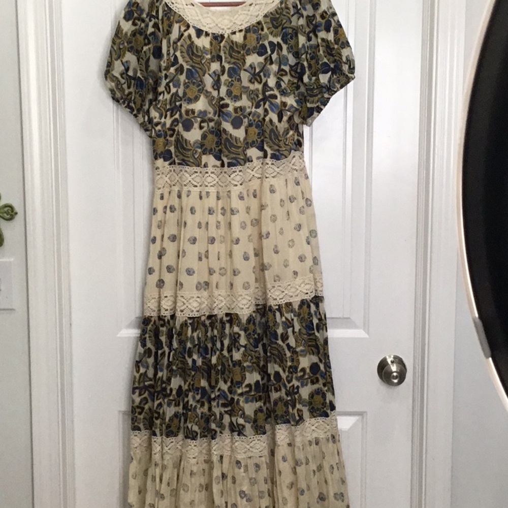 Dress - Picture 3 of 3